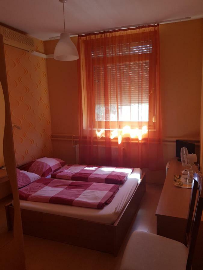 Fortuna Panzio Hotel Oroshaza Exterior photo